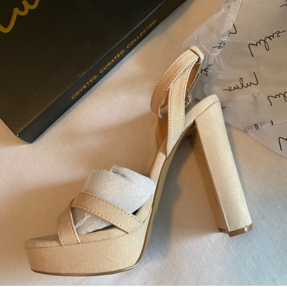 Lulu’s Nude/Cream Heels size 7 - Picture 6 of 7